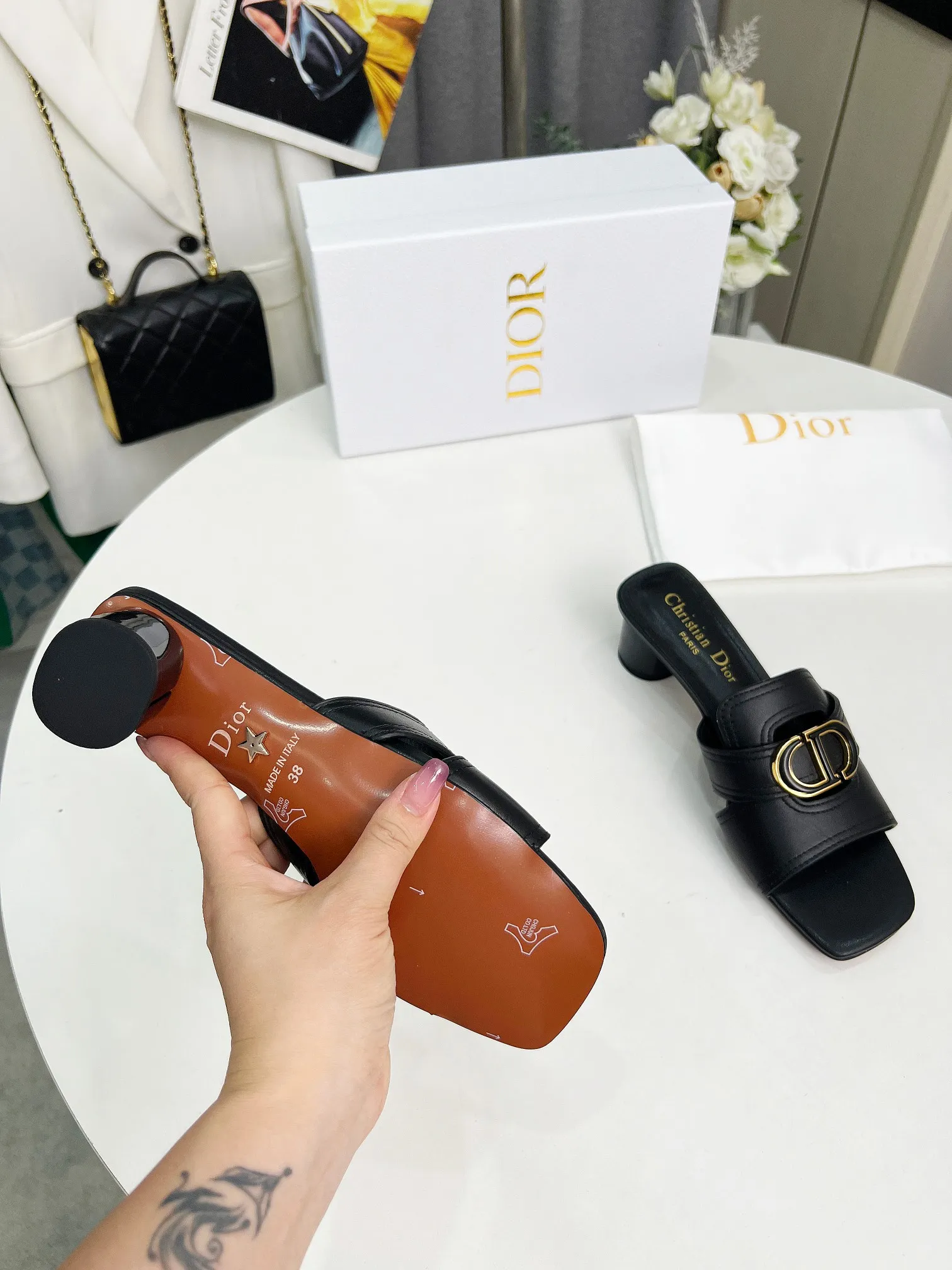 👟👟Ex-factory price 380👟👟 Genuine leather bottom +30 Dior spring and summer new style, cowhide surface, sheepskin lining + double-layer buckle, heel height 4.5cm, size 35-42